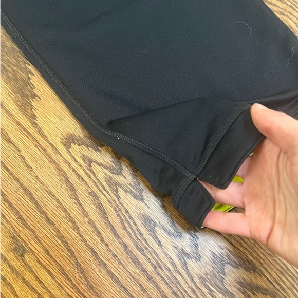 Medium under armour pants - Picture 4 of 4